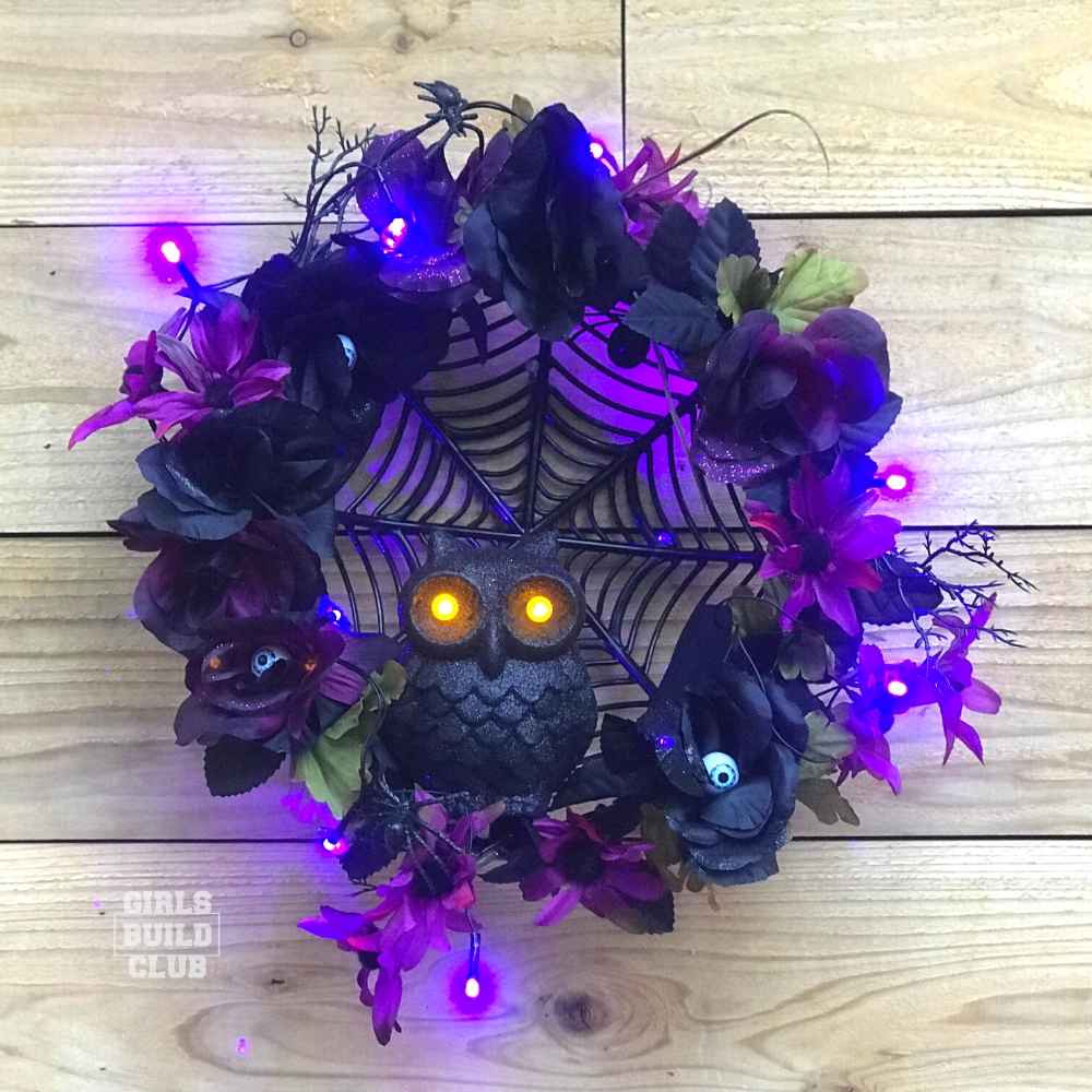 DIY halloween wreath with black owl!